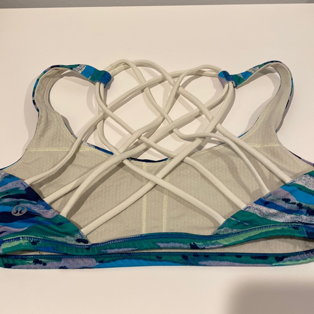 Lululemon Free to be wild Bra Size 4